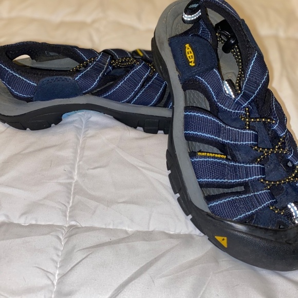 Keen hiking shoes women’s size 6 - Picture 4 of 7